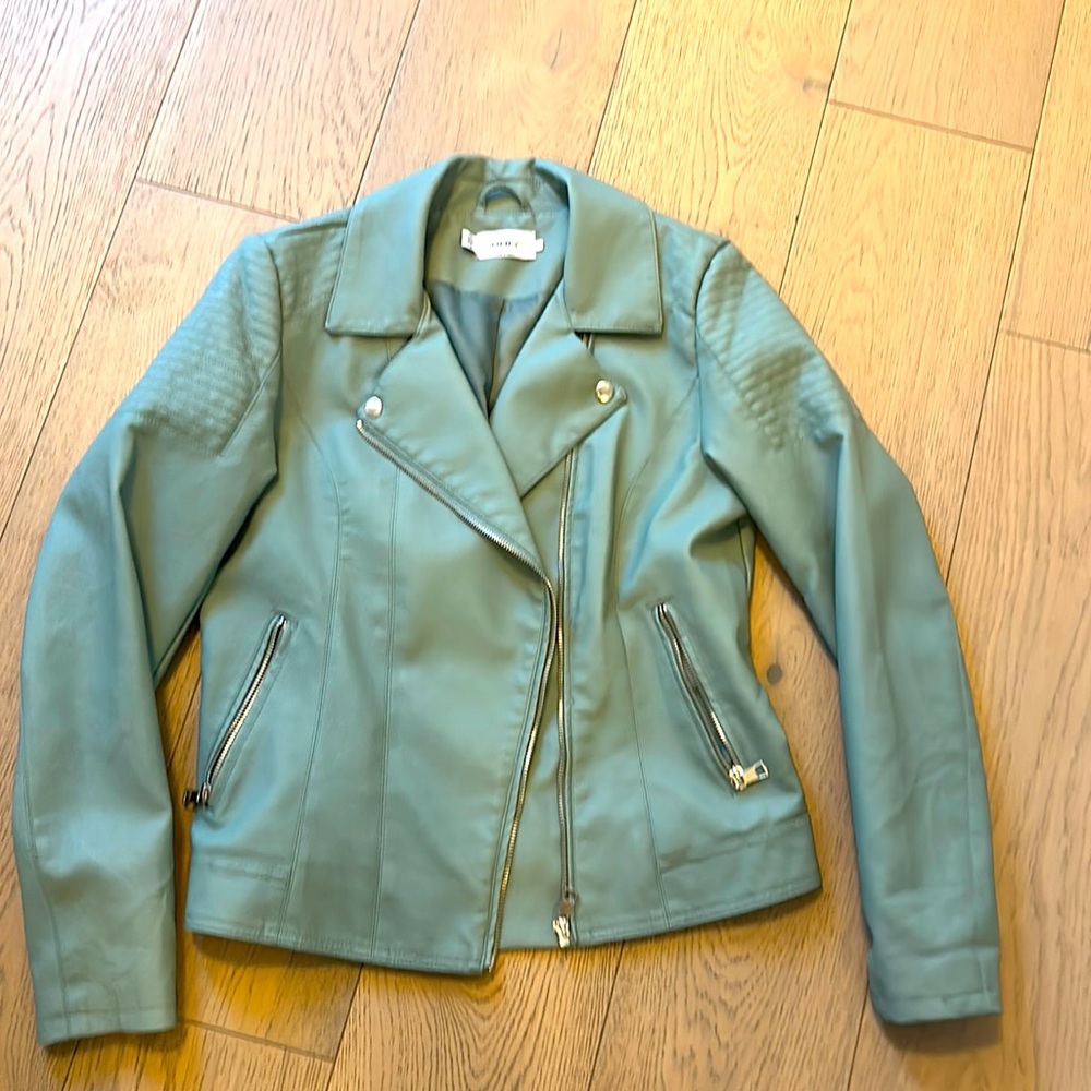 Chic boutique Beautiful green leather jacket